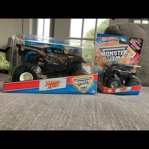 Hot Wheels Dragons Breath monster jam set